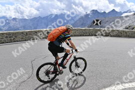 Photo #2405290 | 26-07-2022 10:51 | Passo Dello Stelvio - Prato side BICYCLES