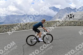 Photo #2421265 | 27-07-2022 14:27 | Passo Dello Stelvio - Prato side BICYCLES