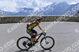 Photo #2417556 | 27-07-2022 11:46 | Passo Dello Stelvio - Prato side BICYCLES