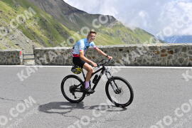 Photo #2427392 | 28-07-2022 12:15 | Passo Dello Stelvio - Prato side BICYCLES