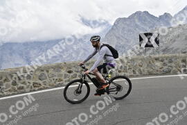 Photo #2406384 | 26-07-2022 13:00 | Passo Dello Stelvio - Prato side BICYCLES