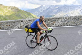 Photo #2406490 | 26-07-2022 13:10 | Passo Dello Stelvio - Prato side BICYCLES