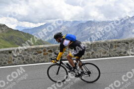 Photo #2405841 | 26-07-2022 12:05 | Passo Dello Stelvio - Prato side BICYCLES