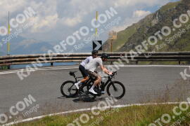 Foto #2412020 | 25-07-2022 12:21 | Passo Dello Stelvio - die Spitze BICYCLES