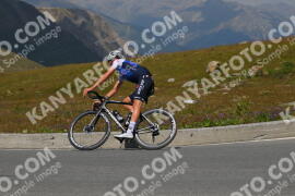 Photo #2393979 | 24-07-2022 14:02 | Passo Dello Stelvio - Peak BICYCLES