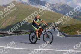 Photo #2380351 | 24-07-2022 10:25 | Passo Dello Stelvio - Peak BICYCLES