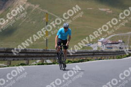 Photo #2393694 | 24-07-2022 13:46 | Passo Dello Stelvio - Peak BICYCLES