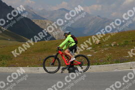 Photo #2393105 | 24-07-2022 13:36 | Passo Dello Stelvio - Peak BICYCLES
