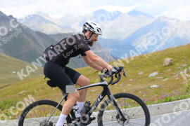 Photo #2411339 | 26-07-2022 12:44 | Passo Dello Stelvio - Peak BICYCLES