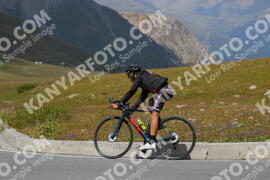 Photo #2394250 | 24-07-2022 14:19 | Passo Dello Stelvio - Peak BICYCLES