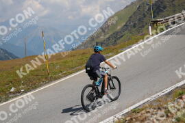 Foto #2409064 | 25-07-2022 11:39 | Passo Dello Stelvio - die Spitze BICYCLES