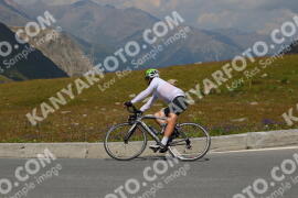 Photo #2392964 | 24-07-2022 13:33 | Passo Dello Stelvio - Peak BICYCLES