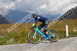 Photo #2422858 | 27-07-2022 12:50 | Passo Dello Stelvio - Peak BICYCLES
