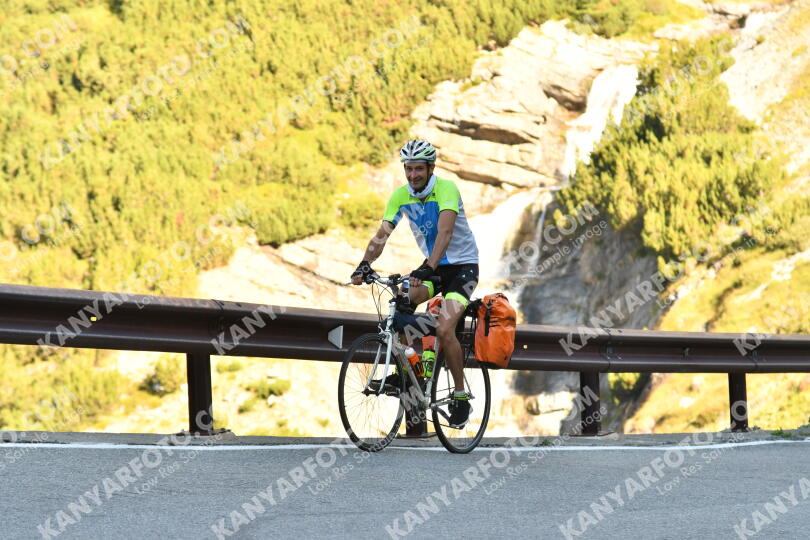 Photo #2665957 | 16-08-2022 09:32 | Passo Dello Stelvio - Waterfall curve BICYCLES