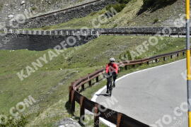 Fotó #2076777 | 01-06-2022 11:05 | Passo Dello Stelvio - Vízesés kanyar Bicajosok