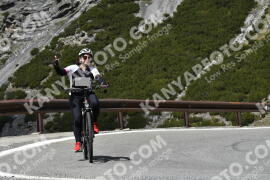 Fotó #2077052 | 01-06-2022 12:06 | Passo Dello Stelvio - Vízesés kanyar Bicajosok