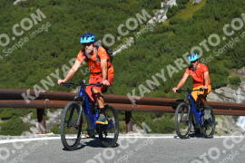 Fotó #4200170 | 08-09-2023 10:29 | Passo Dello Stelvio - Vízesés kanyar Bicajosok