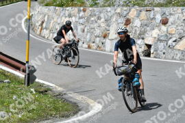 Fotó #2303545 | 14-07-2022 14:58 | Passo Dello Stelvio - Vízesés kanyar Bicajosok