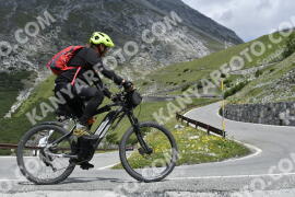 Fotó #3556409 | 23-07-2023 11:24 | Passo Dello Stelvio - Vízesés kanyar Bicajosok