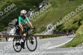 Photo #2412286 | 26-07-2022 10:17 | Passo Dello Stelvio - Waterfall curve BICYCLES