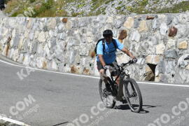 Fotó #2721520 | 23-08-2022 14:25 | Passo Dello Stelvio - Vízesés kanyar Bicajosok