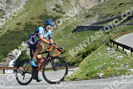 Photo #2168189 | 20-06-2022 09:31 | Passo Dello Stelvio - Waterfall BICYCLE riders
