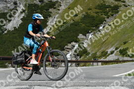 Fotó #2670542 | 16-08-2022 12:21 | Passo Dello Stelvio - Vízesés kanyar Bicajosok
