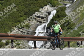 Fotó #3360605 | 05-07-2023 10:25 | Passo Dello Stelvio - Vízesés kanyar Bicajosok