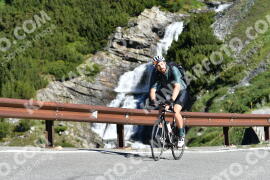 Photo #2183380 | 25-06-2022 09:20 | Passo Dello Stelvio - Waterfall curve BICYCLES