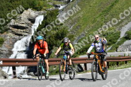 Photo #2183912 | 25-06-2022 09:49 | Passo Dello Stelvio - Waterfall curve BICYCLES