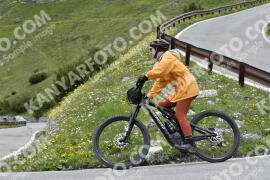 Fotó #3305268 | 01-07-2023 12:11 | Passo Dello Stelvio - Vízesés kanyar Bicajosok
