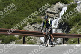 Fotó #3685990 | 31-07-2023 11:05 | Passo Dello Stelvio - Vízesés kanyar Bicajosok