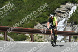 Fotó #2641603 | 14-08-2022 12:23 | Passo Dello Stelvio - Vízesés kanyar Bicajosok