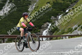 Fotó #2439716 | 30-07-2022 10:51 | Passo Dello Stelvio - Vízesés kanyar Bicajosok