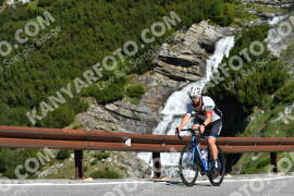 Photo #2175690 | 23-06-2022 10:08 | Passo Dello Stelvio - Waterfall BICYCLE riders