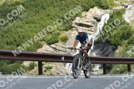 Fotó #2363254 | 21-07-2022 10:23 | Passo Dello Stelvio - Vízesés kanyar Bicajosok