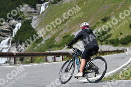 Fotó #2401059 | 25-07-2022 13:17 | Passo Dello Stelvio - Vízesés kanyar Bicajosok