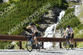 Fotó #2701638 | 21-08-2022 15:07 | Passo Dello Stelvio - Vízesés kanyar Bicajosok