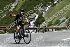 Photo #2137177 | 17-06-2022 11:00 | Passo Dello Stelvio - Waterfall BICYCLE riders
