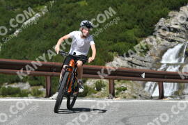 Fotó #2515284 | 05-08-2022 11:52 | Passo Dello Stelvio - Vízesés kanyar Bicajosok