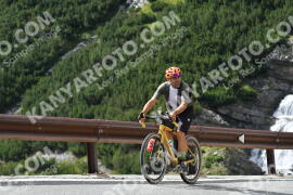 Fotó #2464536 | 31-07-2022 16:14 | Passo Dello Stelvio - Vízesés kanyar Bicajosok
