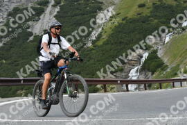 Fotó #2364920 | 21-07-2022 12:05 | Passo Dello Stelvio - Vízesés kanyar Bicajosok
