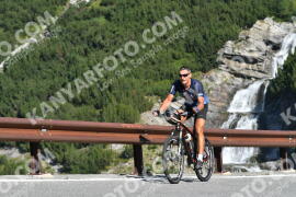 Photo #2397624 | 25-07-2022 09:42 | Passo Dello Stelvio - Waterfall curve BICYCLES