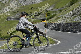 Fotó #3662936 | 30-07-2023 10:56 | Passo Dello Stelvio - Vízesés kanyar Bicajosok