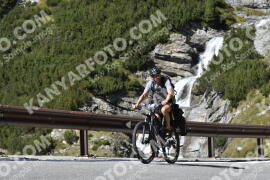 Fotó #2868681 | 12-09-2022 13:43 | Passo Dello Stelvio - Vízesés kanyar Bicajosok