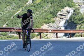 Photo #2397536 | 25-07-2022 09:30 | Passo Dello Stelvio - Waterfall curve BICYCLES
