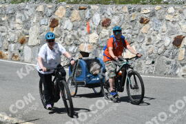 Fotó #2147123 | 18-06-2022 14:38 | Passo Dello Stelvio - Vízesés kanyar Bicajosok