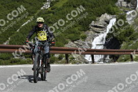 Fotó #3578768 | 26-07-2023 10:19 | Passo Dello Stelvio - Vízesés kanyar Bicajosok