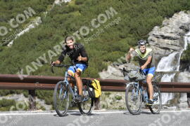 Fotó #2797015 | 02-09-2022 10:34 | Passo Dello Stelvio - Vízesés kanyar Bicajosok
