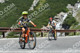 Fotó #2352744 | 19-07-2022 10:59 | Passo Dello Stelvio - Vízesés kanyar Bicajosok